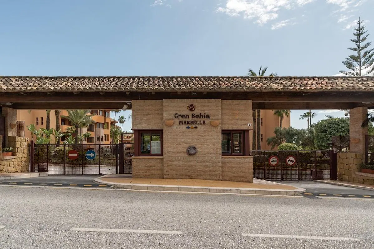 Apartment With A Garden Near The Sea In Gran Bahia De Marbella 0*,  Španělsko